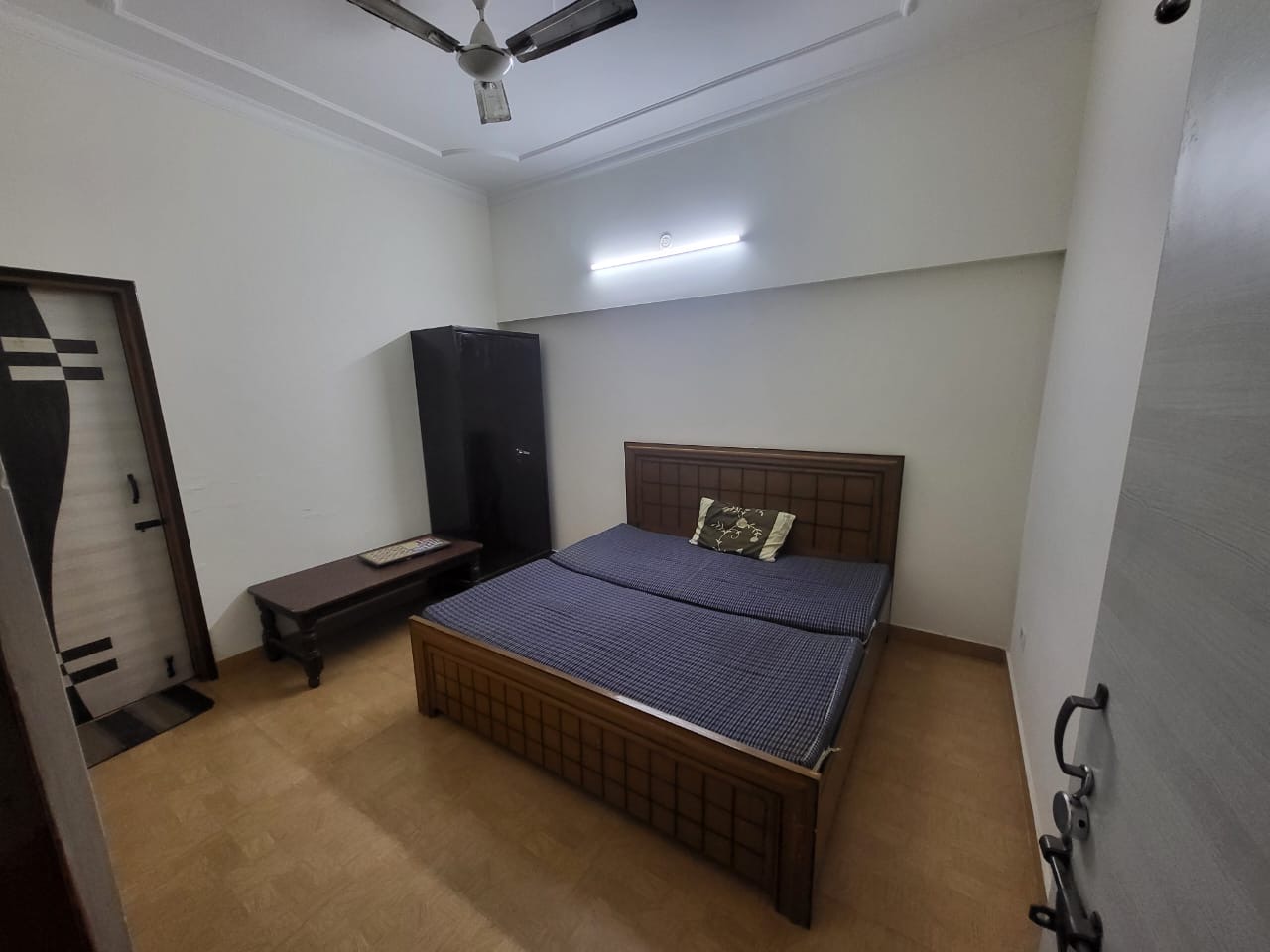 b6a7ccd5-0f92-4f1f-9f7f-83b3d7889cbb